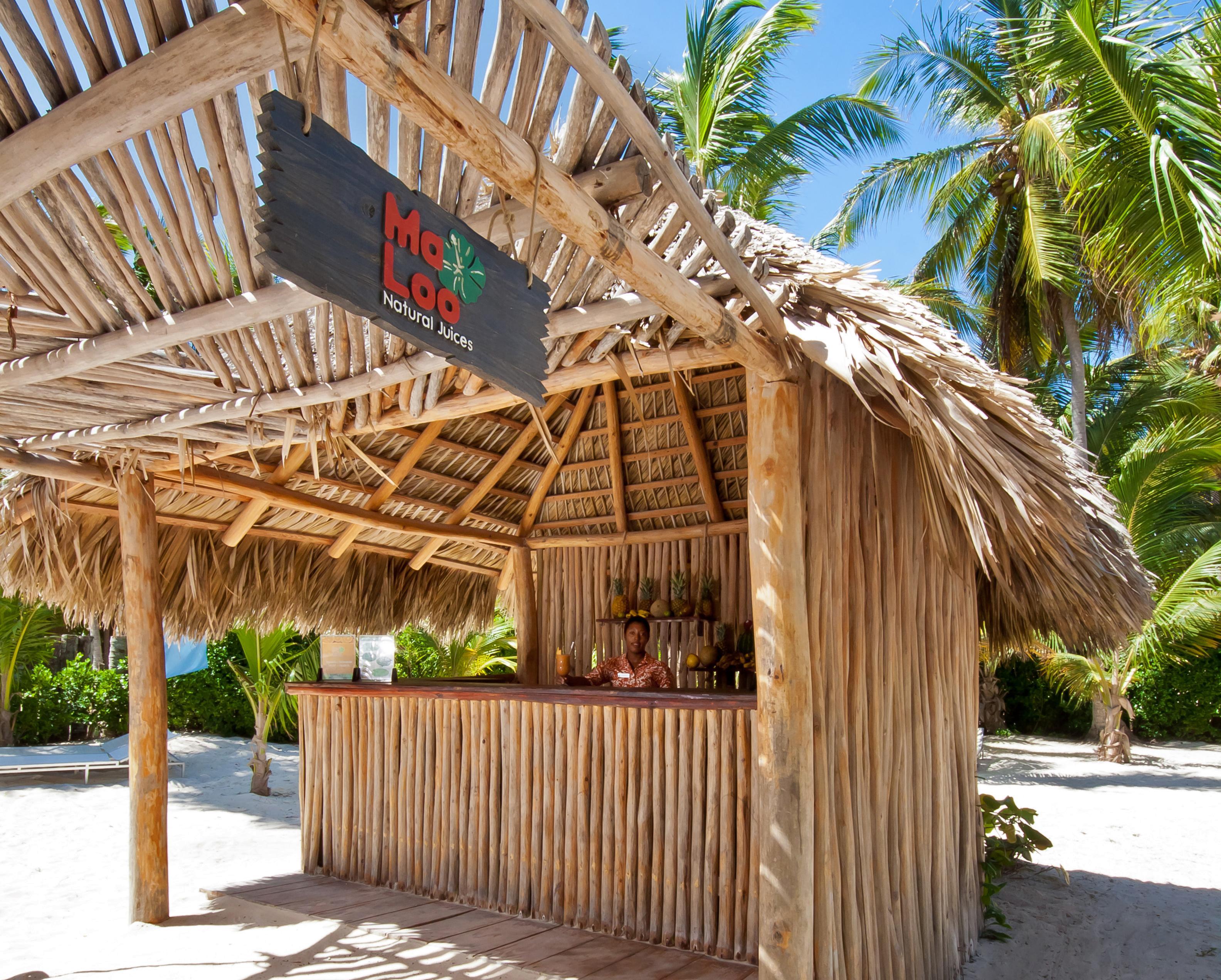 فندق كاتالونيا رويال بافارو - شامل كلياً - للبالغين فقط بونتا كانا المظهر الخارجي الصورة A beach bar in the Maldives