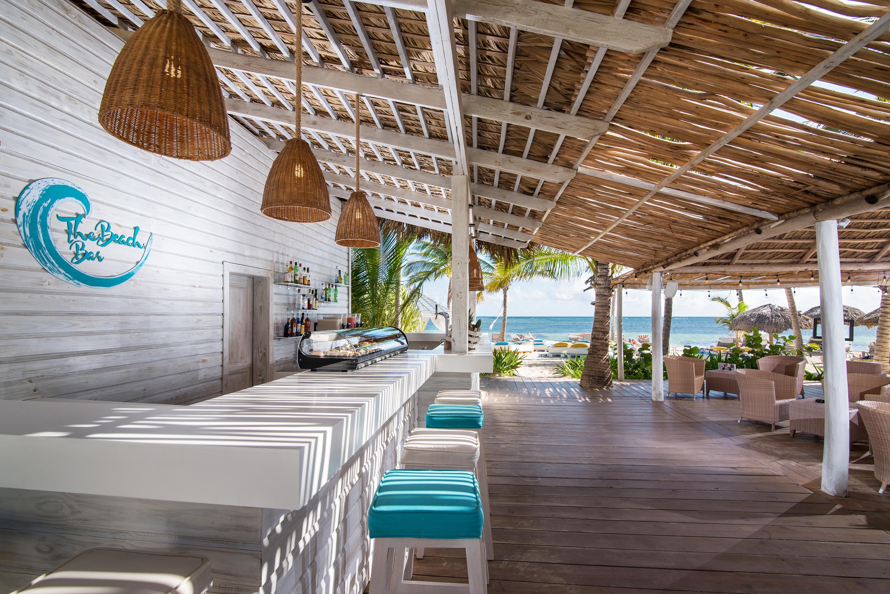 فندق كاتالونيا رويال بافارو - شامل كلياً - للبالغين فقط بونتا كانا المظهر الخارجي الصورة The Beach Bar