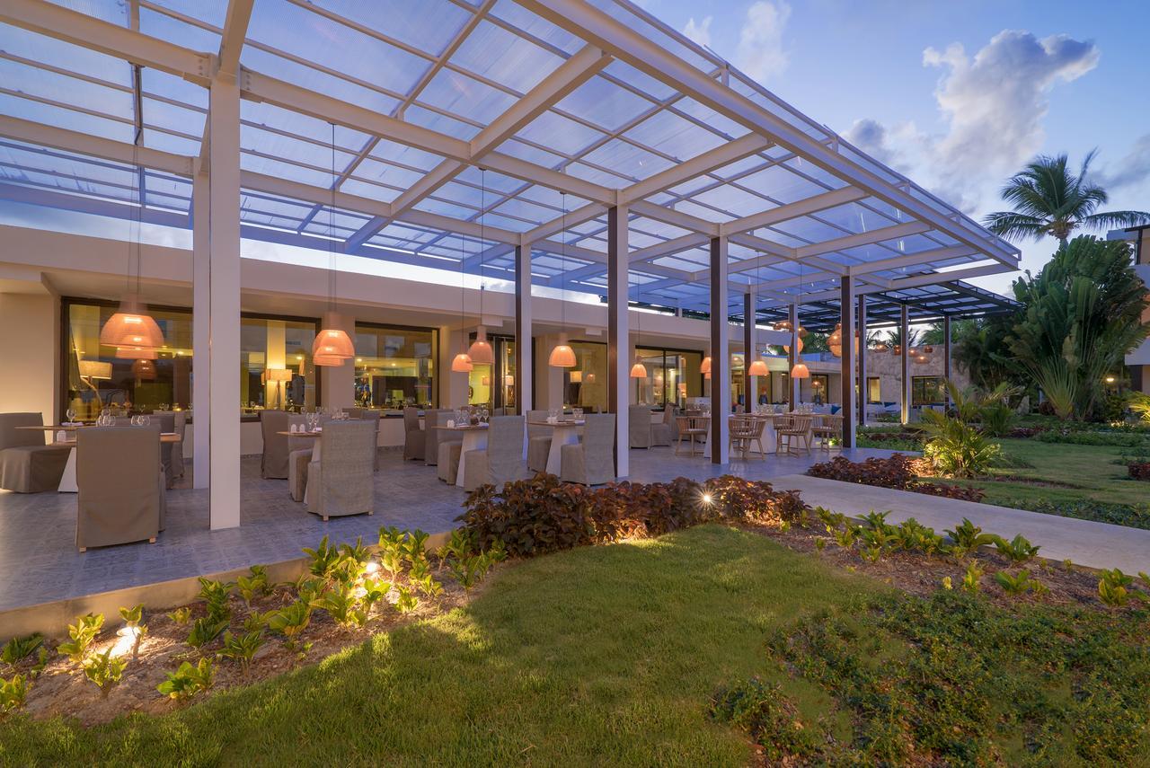 فندق كاتالونيا رويال بافارو - شامل كلياً - للبالغين فقط بونتا كانا المظهر الخارجي الصورة The restaurant at the resort