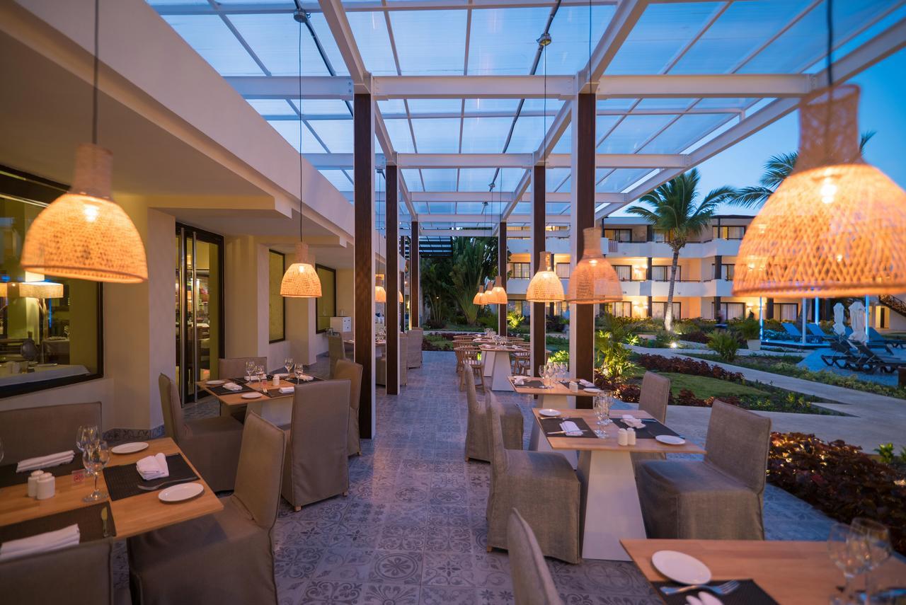 فندق كاتالونيا رويال بافارو - شامل كلياً - للبالغين فقط بونتا كانا المظهر الخارجي الصورة Restaurant at the hotel