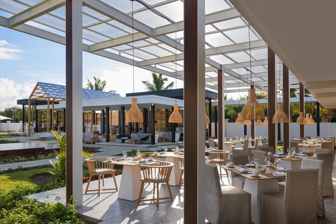 فندق كاتالونيا رويال بافارو - شامل كلياً - للبالغين فقط بونتا كانا المظهر الخارجي الصورة The restaurant at the resort