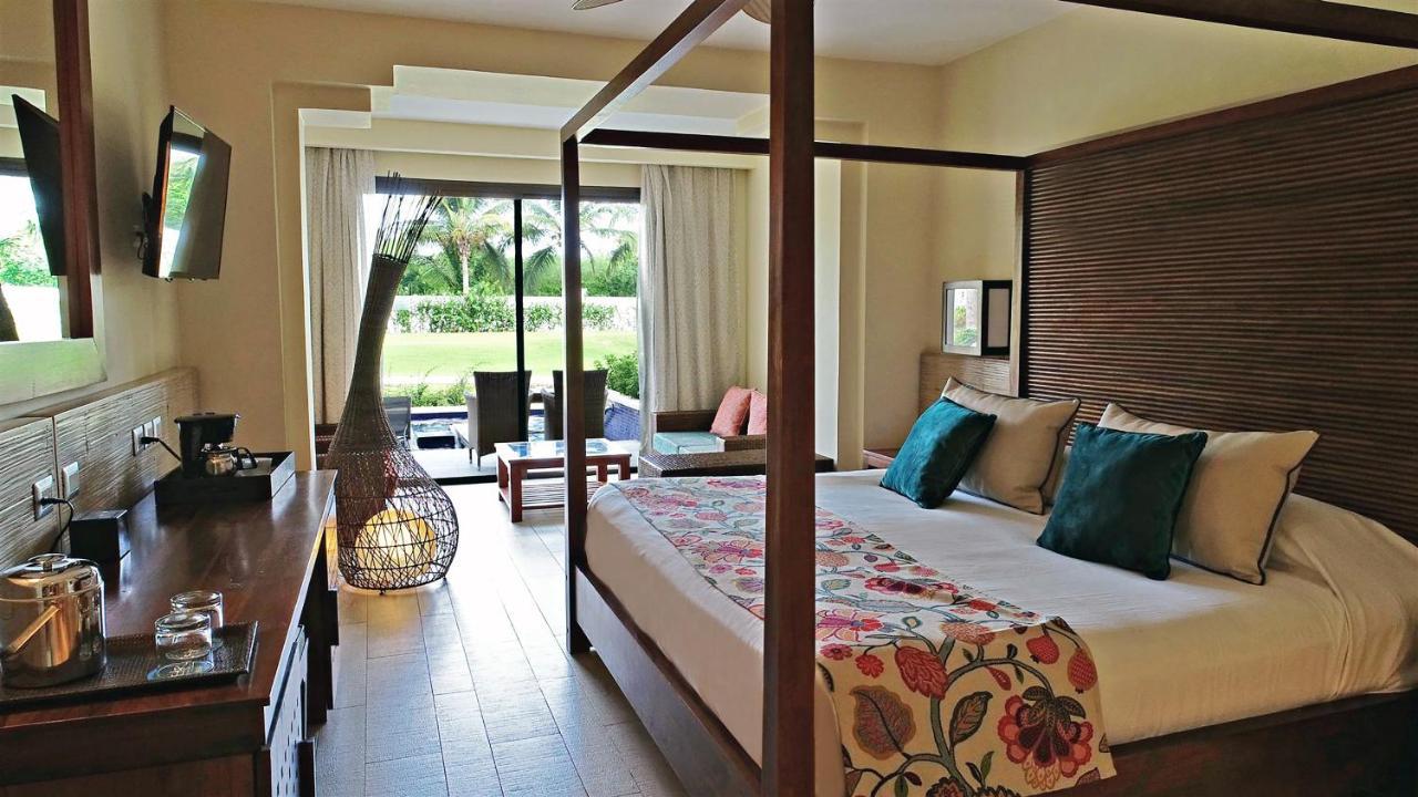فندق كاتالونيا رويال بافارو - شامل كلياً - للبالغين فقط بونتا كانا المظهر الخارجي الصورة A room at the Hard Rock Hotel