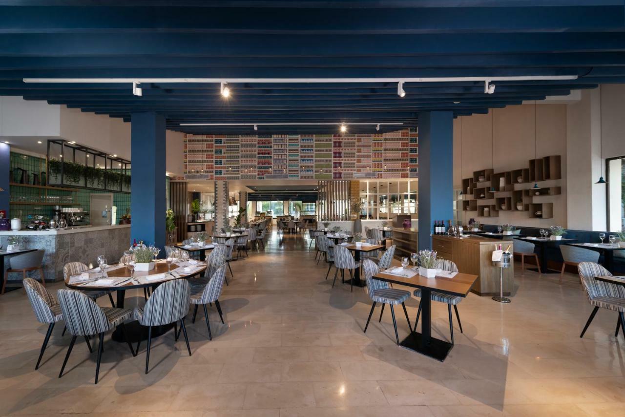 فندق كاتالونيا رويال بافارو - شامل كلياً - للبالغين فقط بونتا كانا المظهر الخارجي الصورة The interior of the restaurant